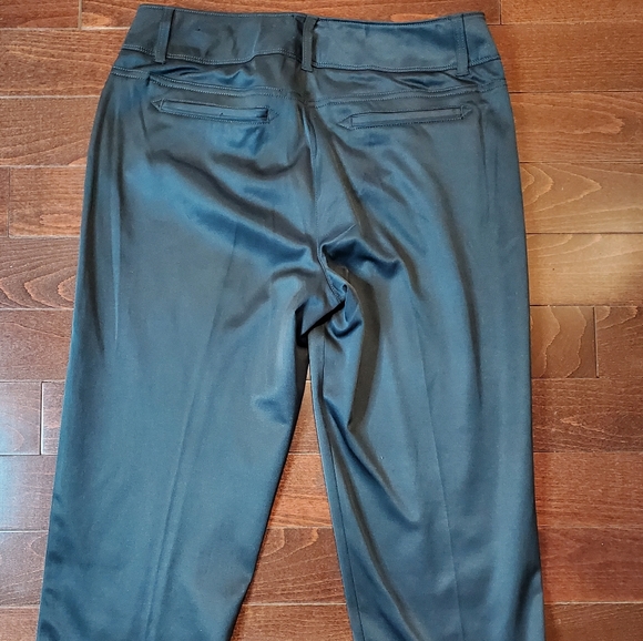 Zac & Rachel Capris - Picture 4 of 4